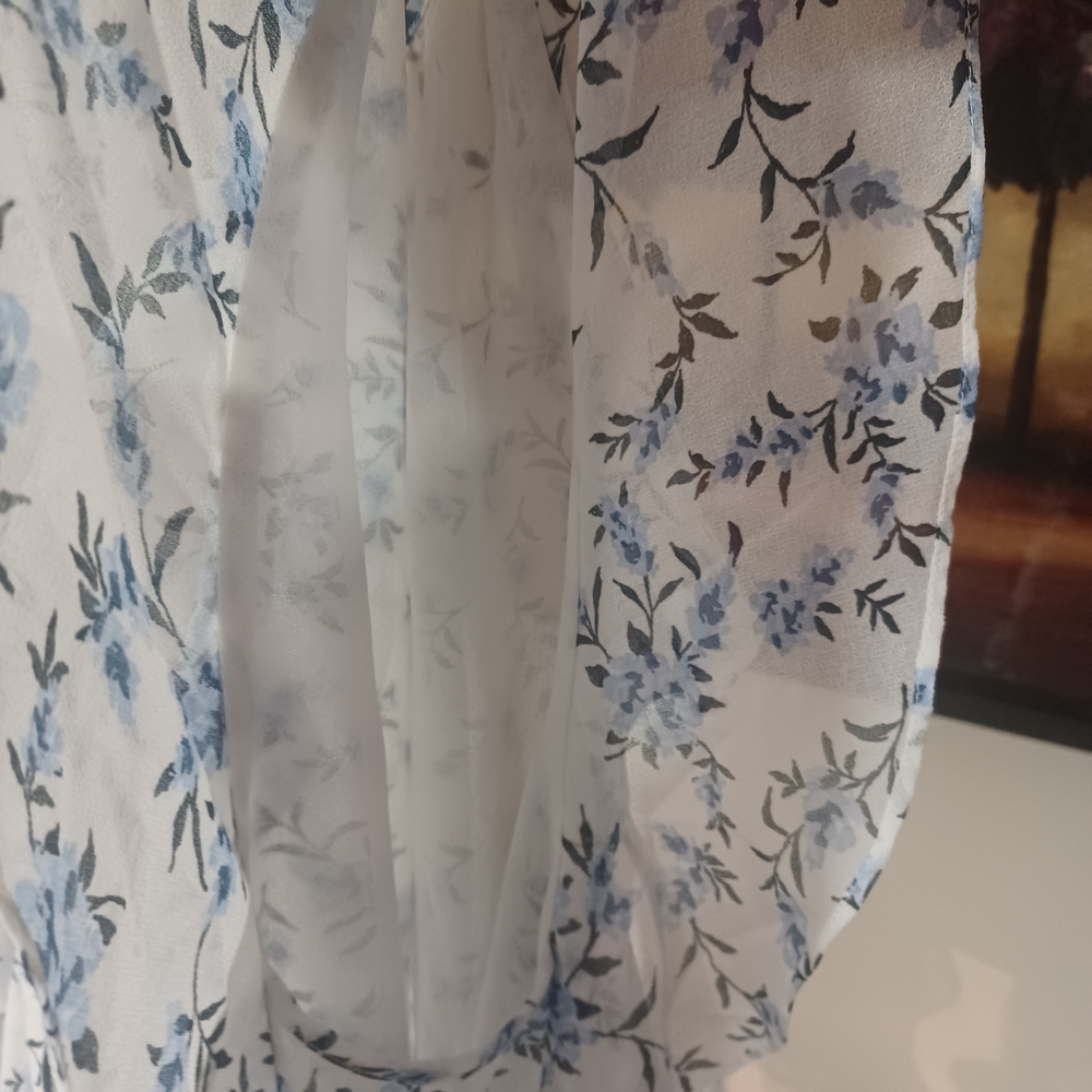 1. State Blue and White Floral Top - Picture 5 of 6